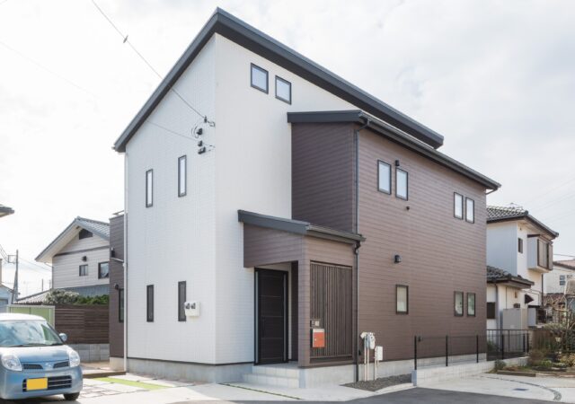 木と白が調和した、開放感あふれるモダンな住まい　H.S様邸