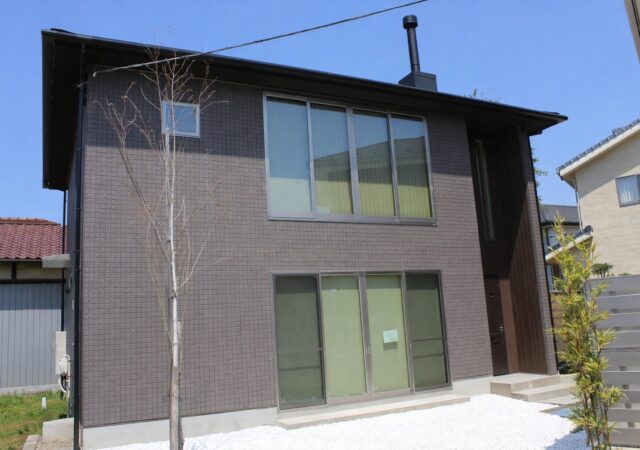 懐かしい遊び土間のある、家事が楽しい呼吸する家　T,O様邸