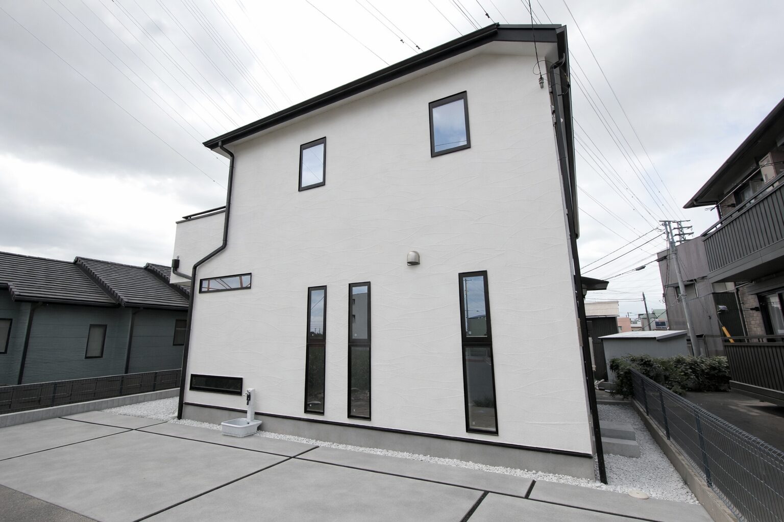 シンプルな外観と実用性を重視した、快適な住まい D様邸