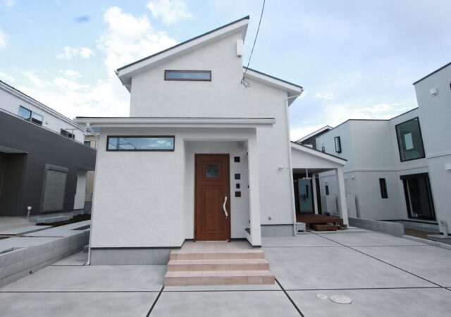 光とプライバシーを大切にした、洗練された住まい　T.G様邸