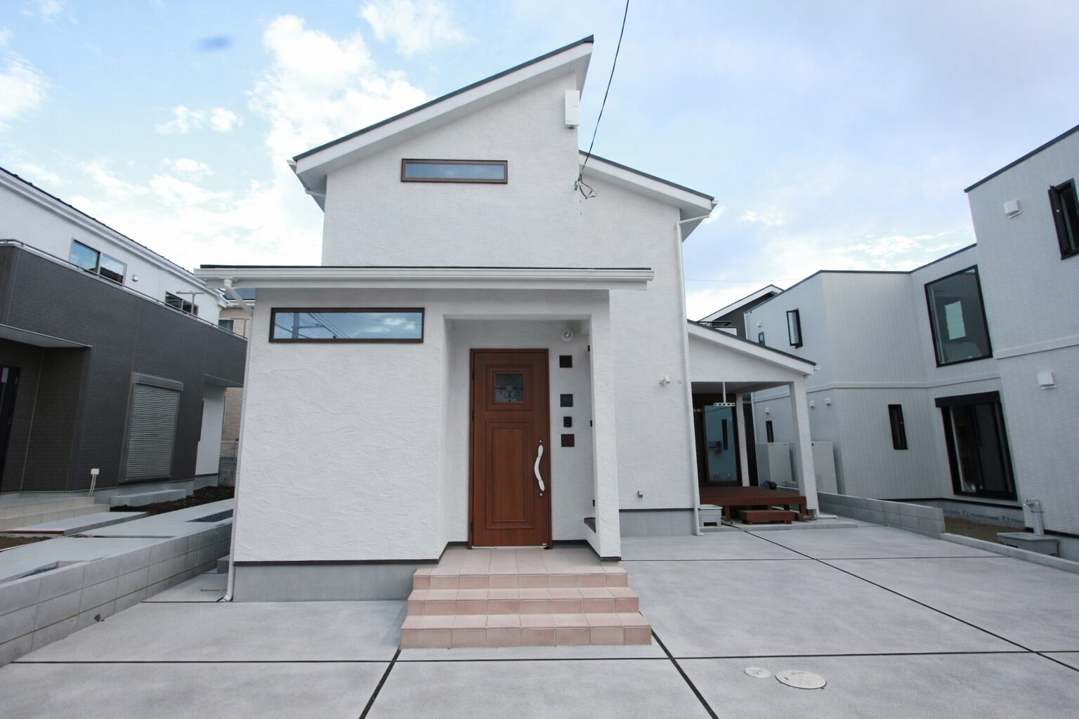 光とプライバシーを大切にした、洗練された住まい　T.G様邸