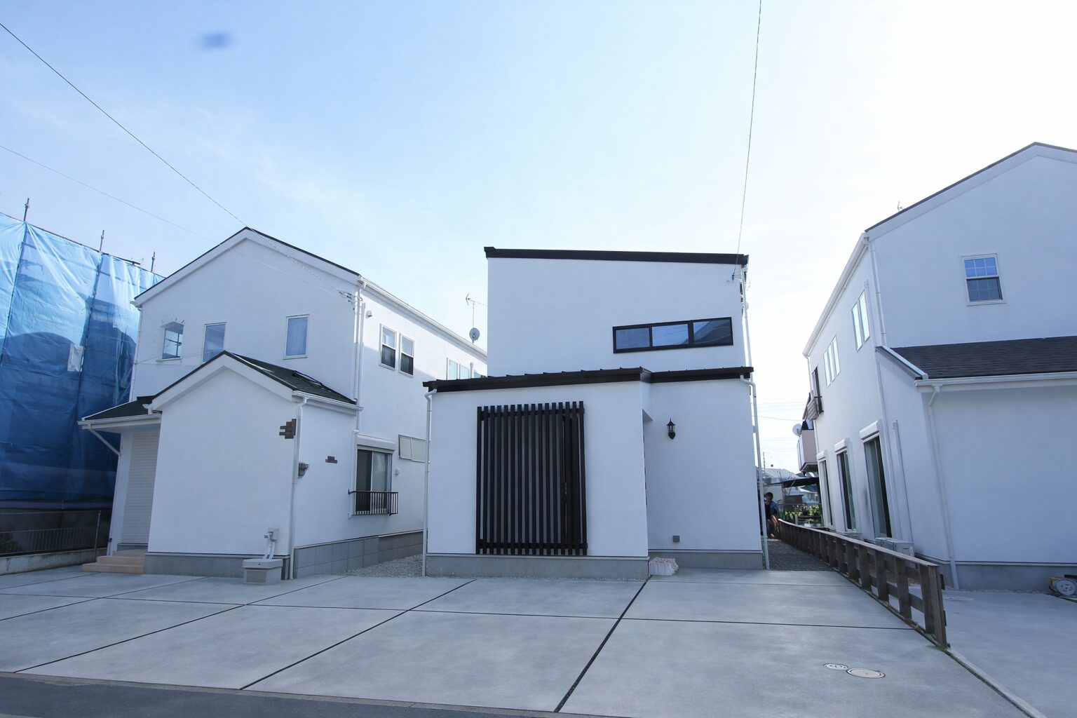 シンプルながらもスタイリッシュなデザインが特徴の漆喰の家　N.K様邸