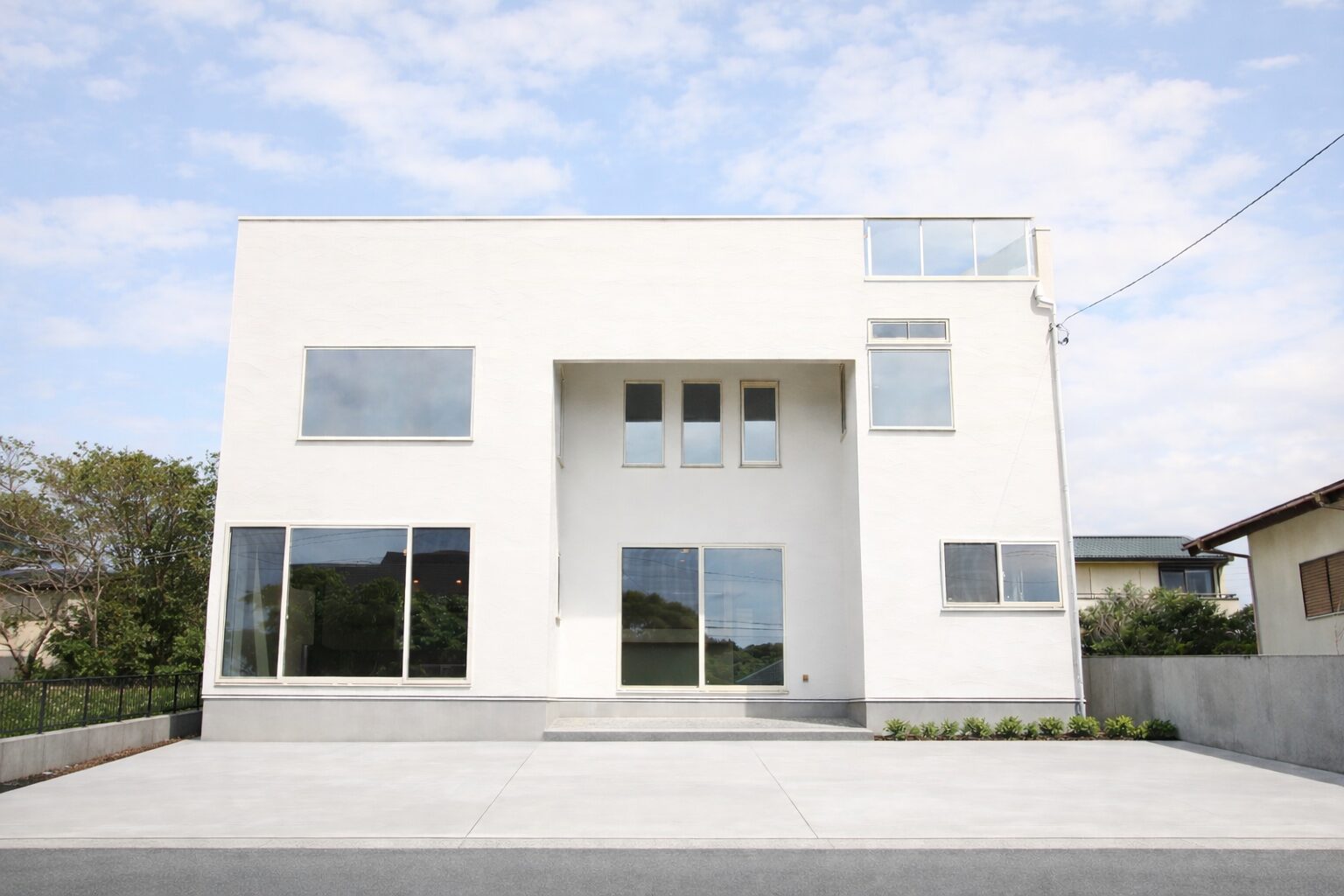 シンプルな外観が特徴のスタイリッシュな住宅　T様邸