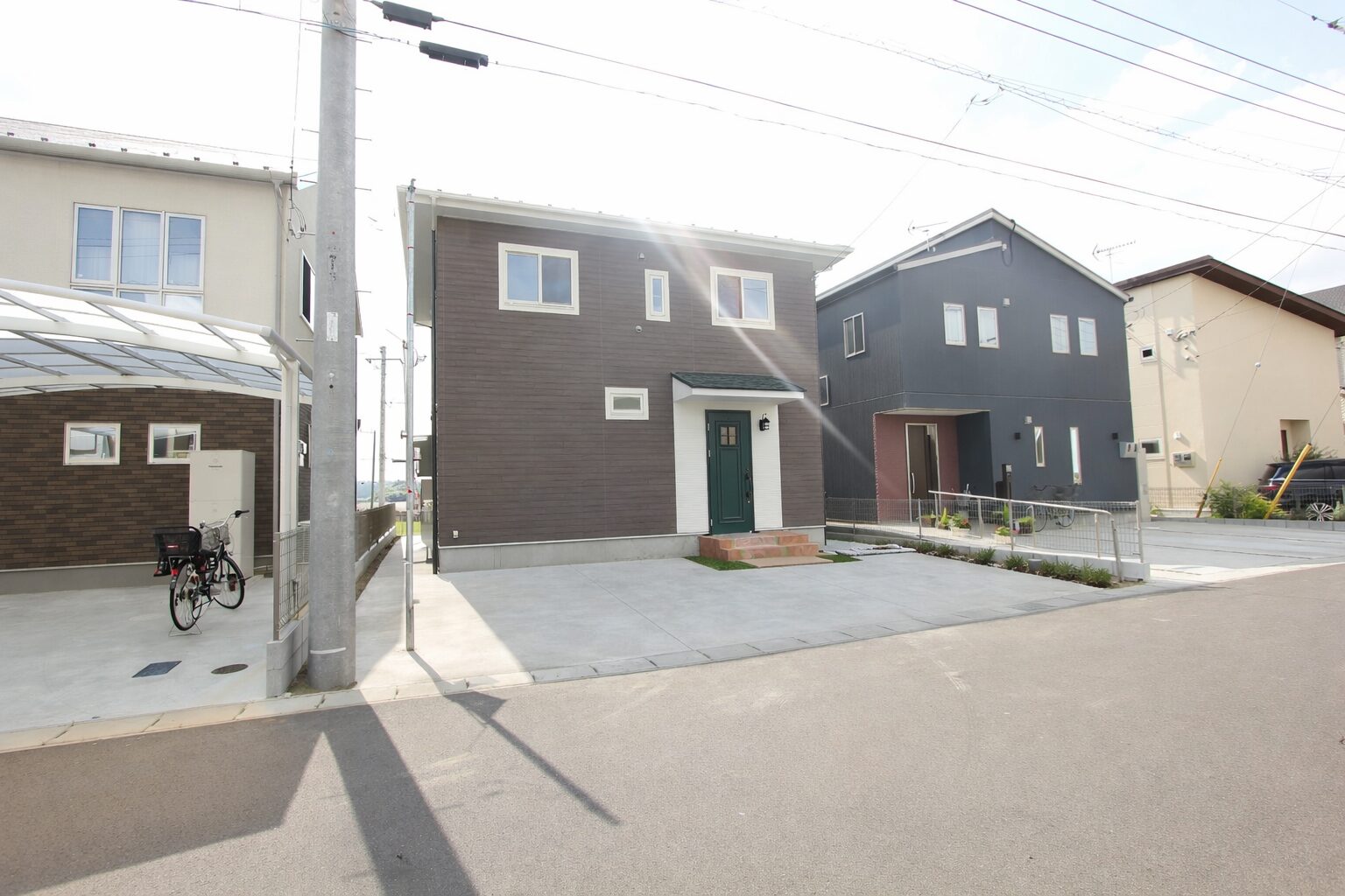 シンプルでありながら個性を感じる、洗練された住まい　T様邸