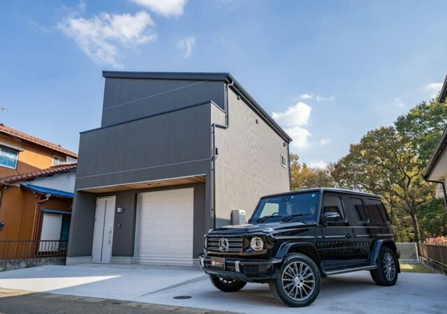 自分の「好き」にまっすぐ向き合いながら、予算とのバランスも大切にした、一人暮らしのためのガレージハウス