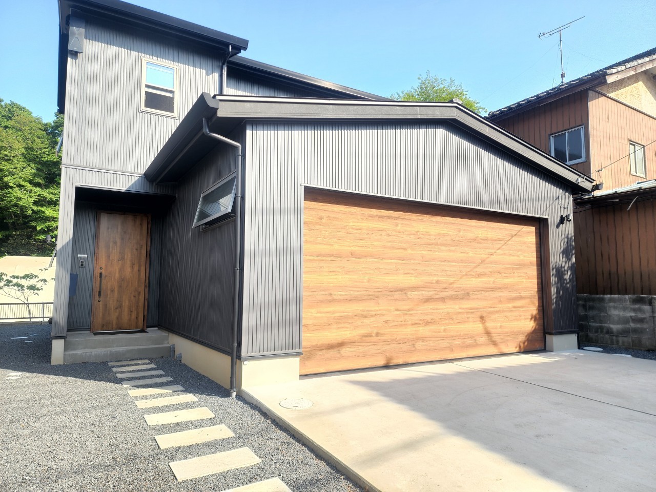 愛車も、暮らしも、余すところなく楽しむ一人暮らしガレージハウス　Y様邸